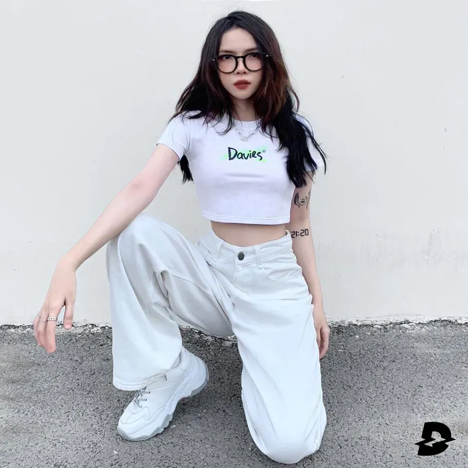 Áo Croptop Nữ Đẹp Là Gì? Vì Sao Lại "Hot" Đến Thế?